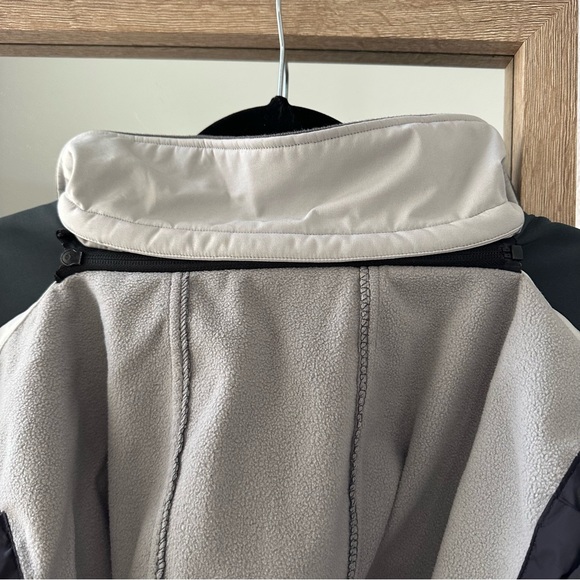 The North Face Summit Series Gore Tex Outview Jacket - Picture 9 of 15